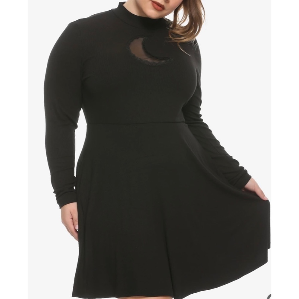 NWT HOT TOPIC Moon Cutout Mock Neck Long Sleeve Dress Plus Size